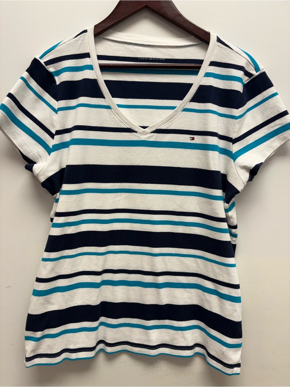4 for $25  💙 Tommy Hilfiger Striped V-Neck Tee XXL 💙